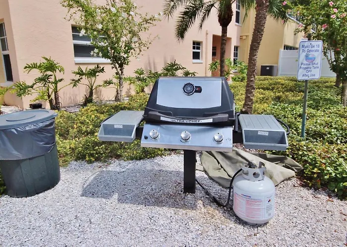 Barefoot Beach E102 Apartment *