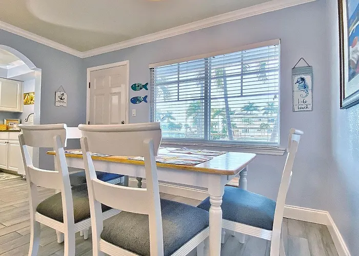 Barefoot Beach E102 Apartment *