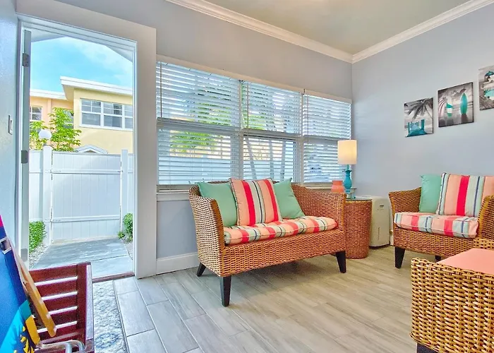 Barefoot Beach E102 Apartment