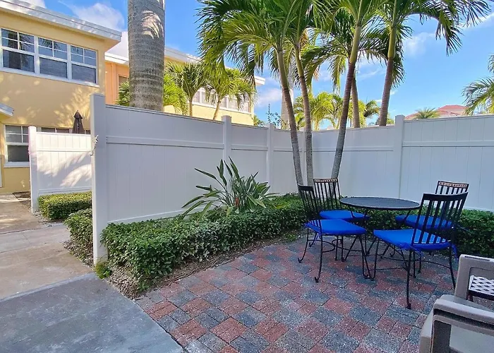 Barefoot Beach E102 Apartment