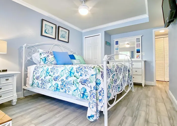 Barefoot Beach E102 *