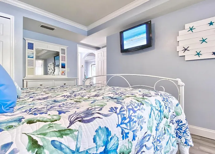 Apartment Barefoot Beach E102
