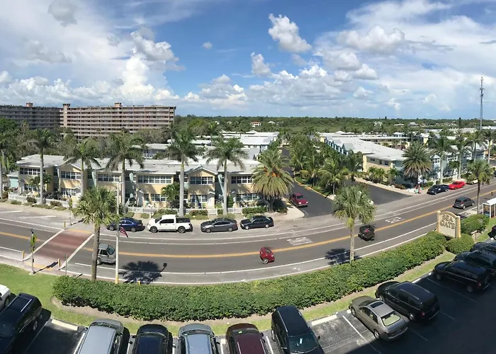Barefoot Beach E102 *